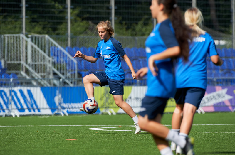 Тренировка женской команды «Зенит» U-14