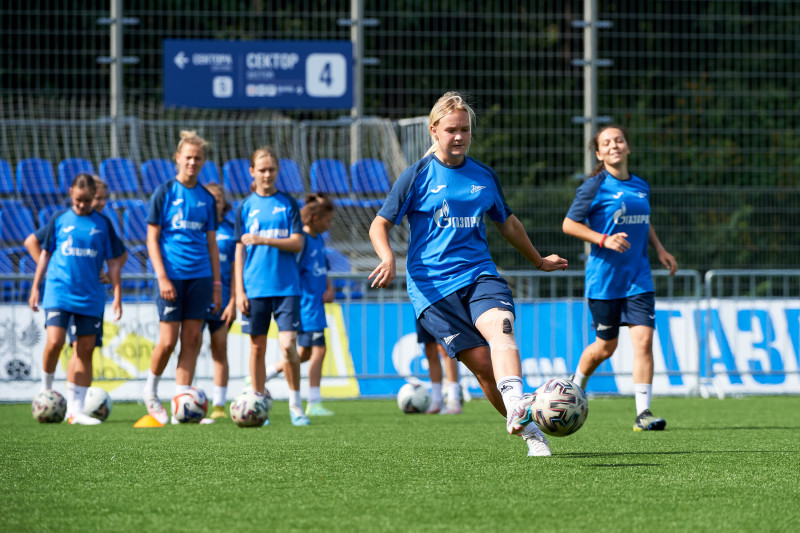 Тренировка женской команды «Зенит» U-14