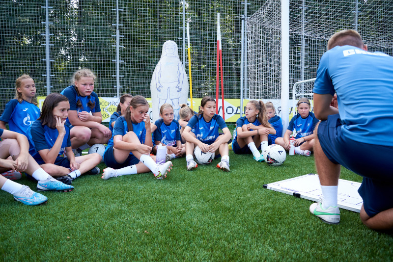 Тренировка женской команды «Зенит» U-14