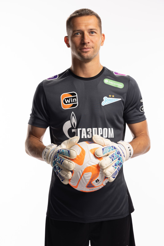 Индивидуальная фотосессия игроков ФК «Зенит» в форме Joma сезона 2023/24