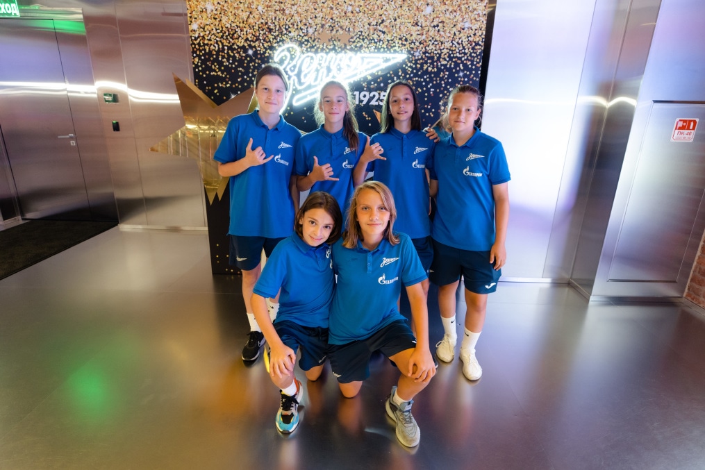 Экскурсия женской команды «Зенит»-U-14 в галерею «Цифергауз»