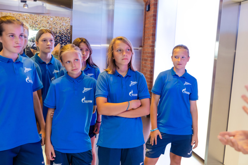 Экскурсия женской команды «Зенит»-U-14 в галерею «Цифергауз»