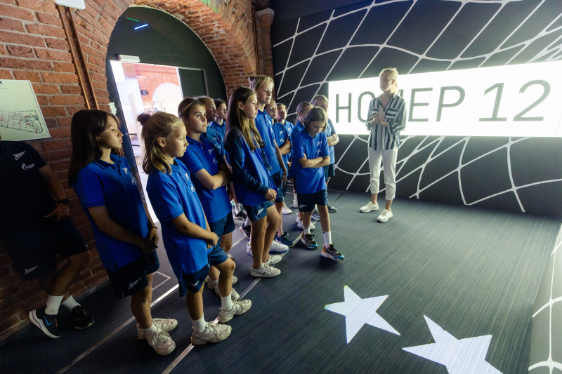 Экскурсия женской команды «Зенит»-U-14 в галерею «Цифергауз»