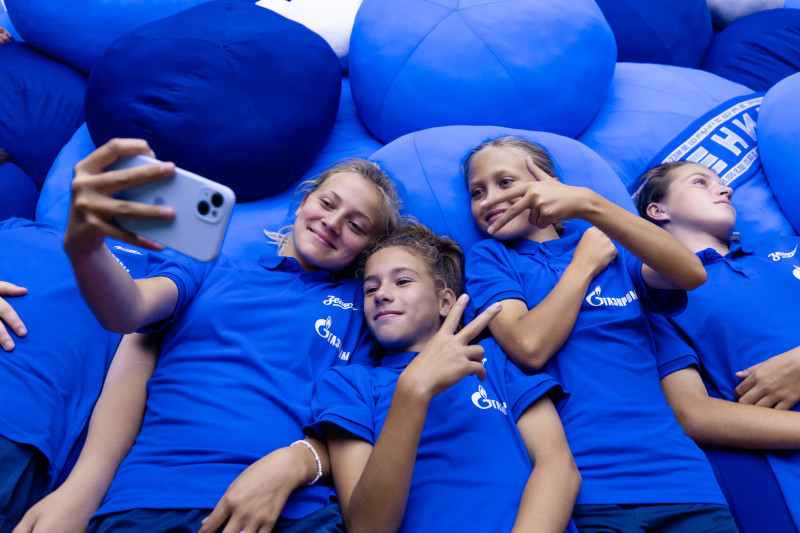 Экскурсия женской команды «Зенит»-U-14 в галерею «Цифергауз»