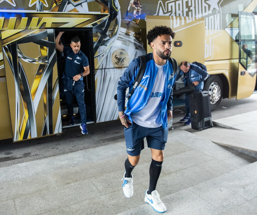 Вылет «Зенита» на матч со «Спатраком»