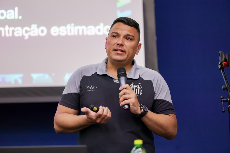 Перейра Монте Ф. — тренер академии футбольного клуба «Сантос»