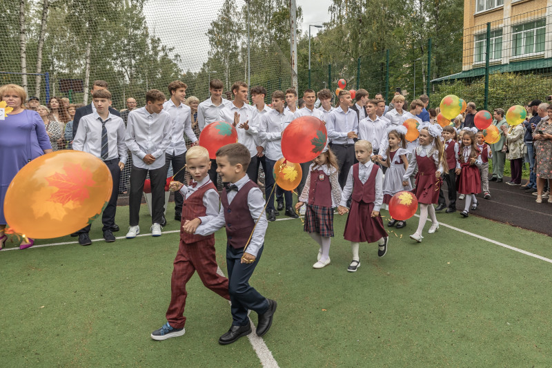 Воспитанники «Газпром»-Академии на «Дне знаний» в лицее № 95