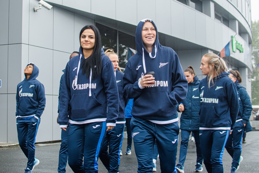 Прогулка женской команды «Зенит» перед матчем со «Звездой-2005»
