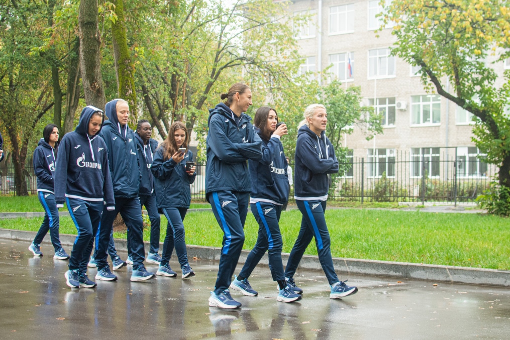 Прогулка женской команды «Зенит» перед матчем со «Звездой-2005»