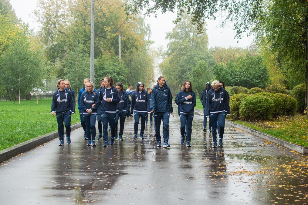 Прогулка женской команды «Зенит» перед матчем со «Звездой-2005»
