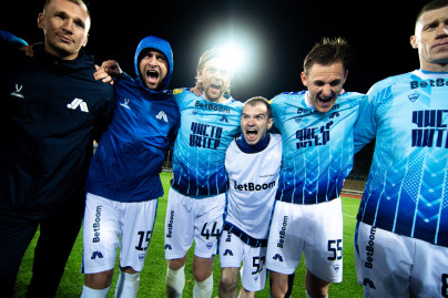 Медийная футбольная лига, плей-офф: «Fight Nights» — «Чисто Питер»