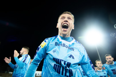 Медийная футбольная лига, плей-офф: «Fight Nights» — «Чисто Питер»