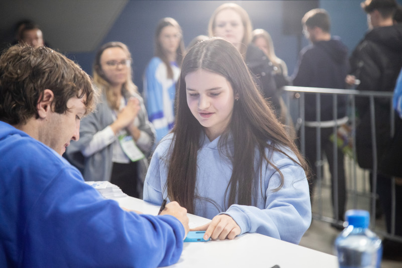 Автограф-сессия Марио Фернандеса перед матчем «Зенит» — «Ахмат»