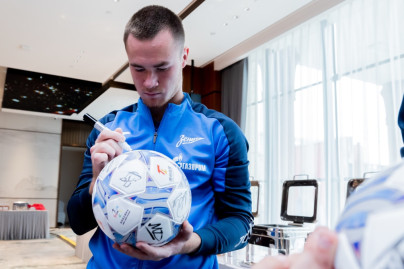 Автограф сессия игроков «Зенита»-м после матча против «Гуйчжоу Юнайтед»