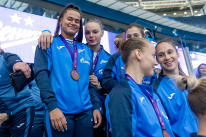 Женскую команду «Зенита» поздравили с чемпионством на «Газпром Арене»