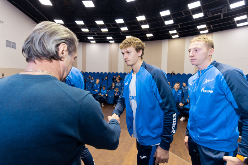 Награждение «Зенита»-2 серебряными медалями LEON-Второй лиги