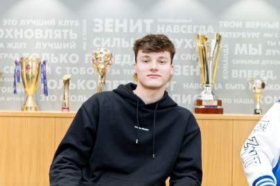 Подписание нового контракта с Дмитрием Васильевым