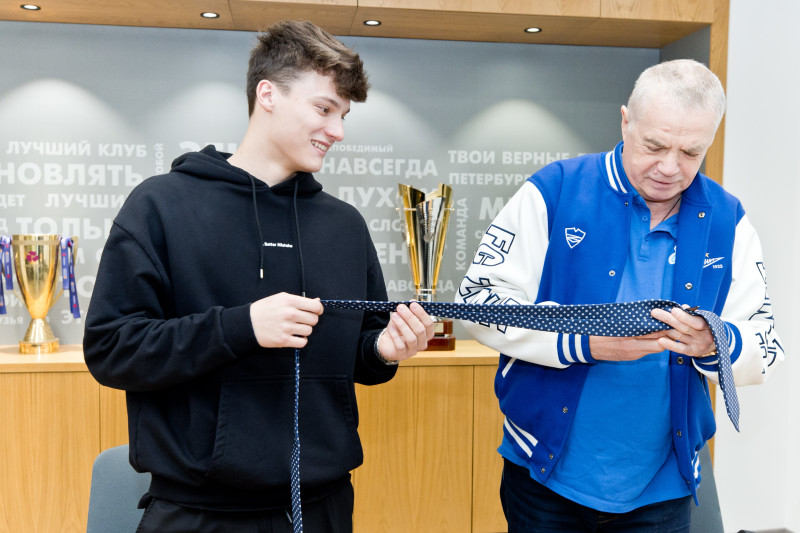 Подписание нового контракта с Дмитрием Васильевым