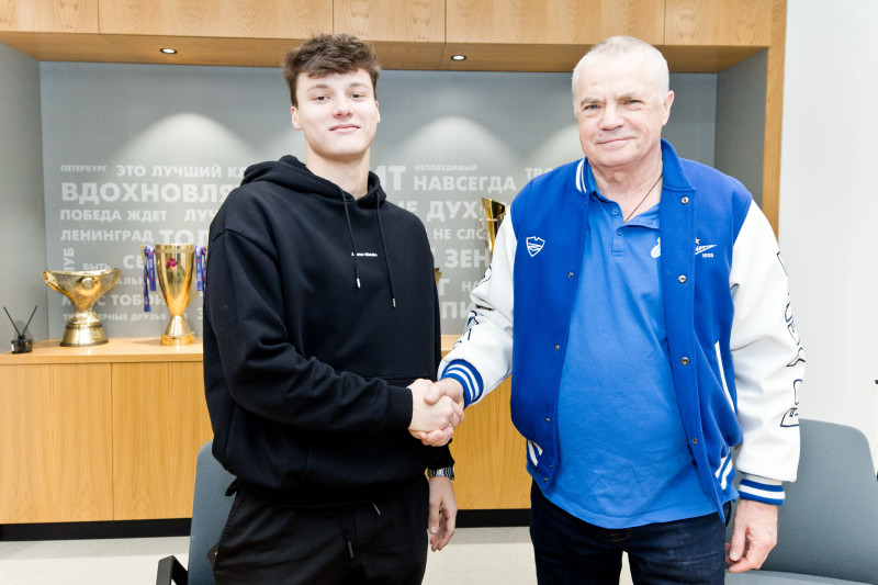 Подписание нового контракта с Дмитрием Васильевым