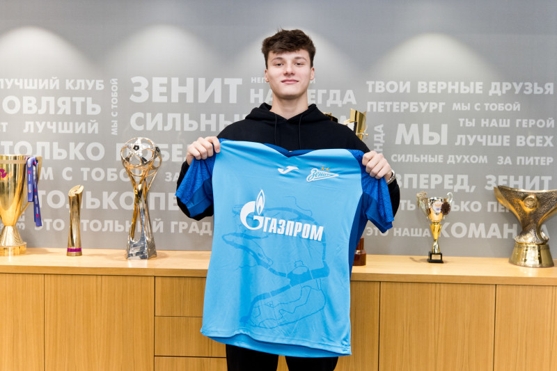 Подписание нового контракта с Дмитрием Васильевым