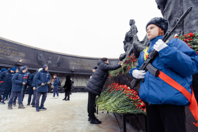 Возложение цветов на площади Победы к 80-тилетию полного освобождения Ленинграда от фашистской блокады