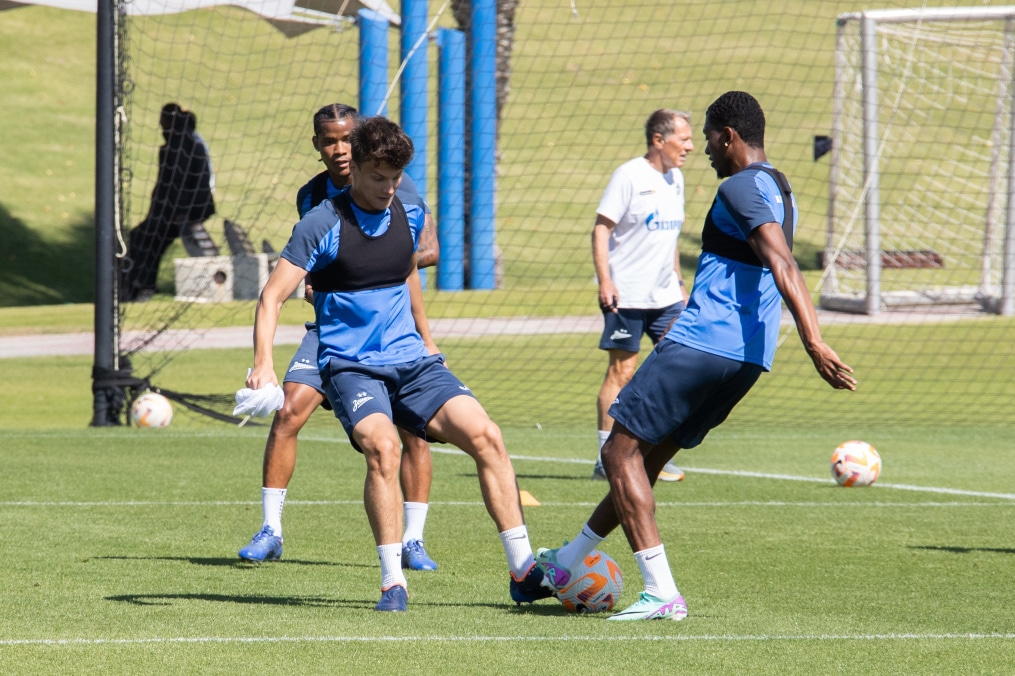 Зимние «Газпром» — тренировочные сборы в Катаре, 7 февраля, утренняя тренировка