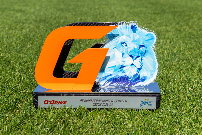Вручение Матео Кассьерре премии G-Drive лучший игрок ноября-декабря