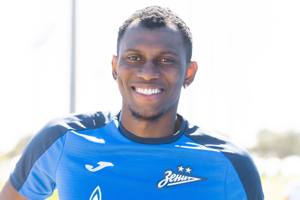 Вручение Матео Кассьерре премии G-Drive лучший игрок ноября-декабря