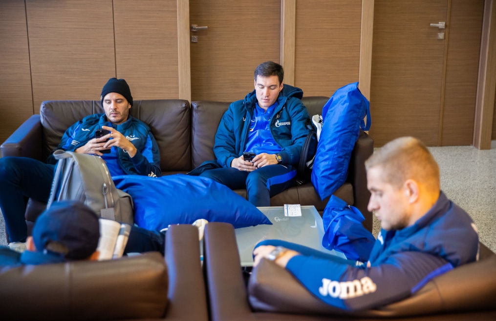 Команда «Зенит» перед вылетом на матч с «Краснодаром»