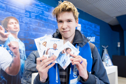 Автограф-сессия игроков «Чисто Питер» перед матчем с «Рубином»