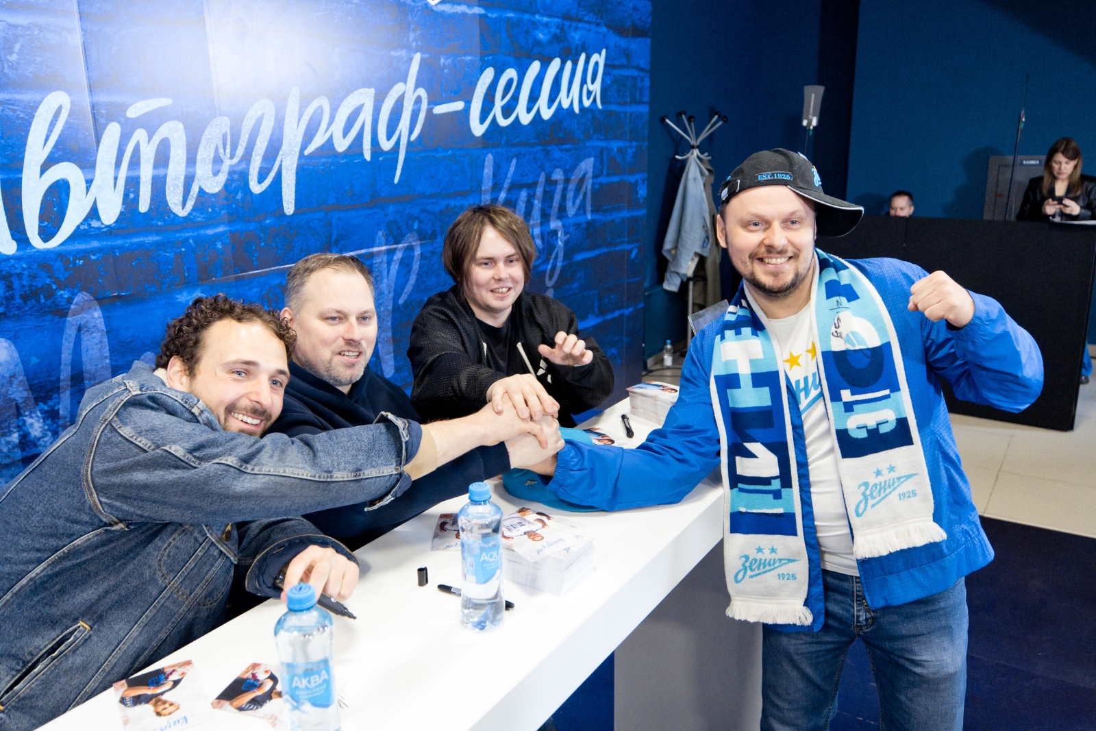 Автограф-сессия игроков «Чисто Питер» перед матчем с «Рубином»