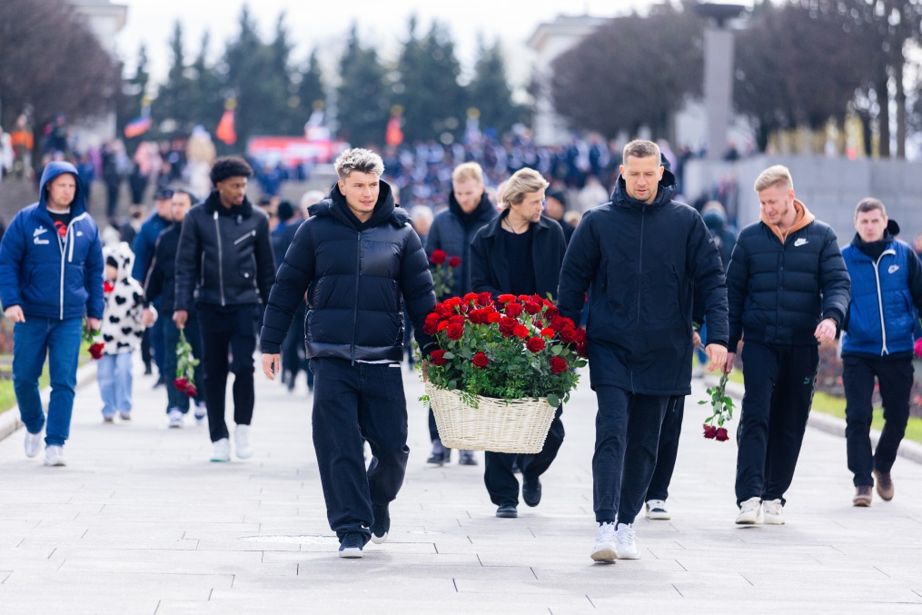 Торжественное возложение цветов на Пискаревском мемориальном кладбище в честь 80-летия Великой Победы