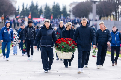 Торжественное возложение цветов на Пискаревском мемориальном кладбище в честь 80-летия Великой Победы