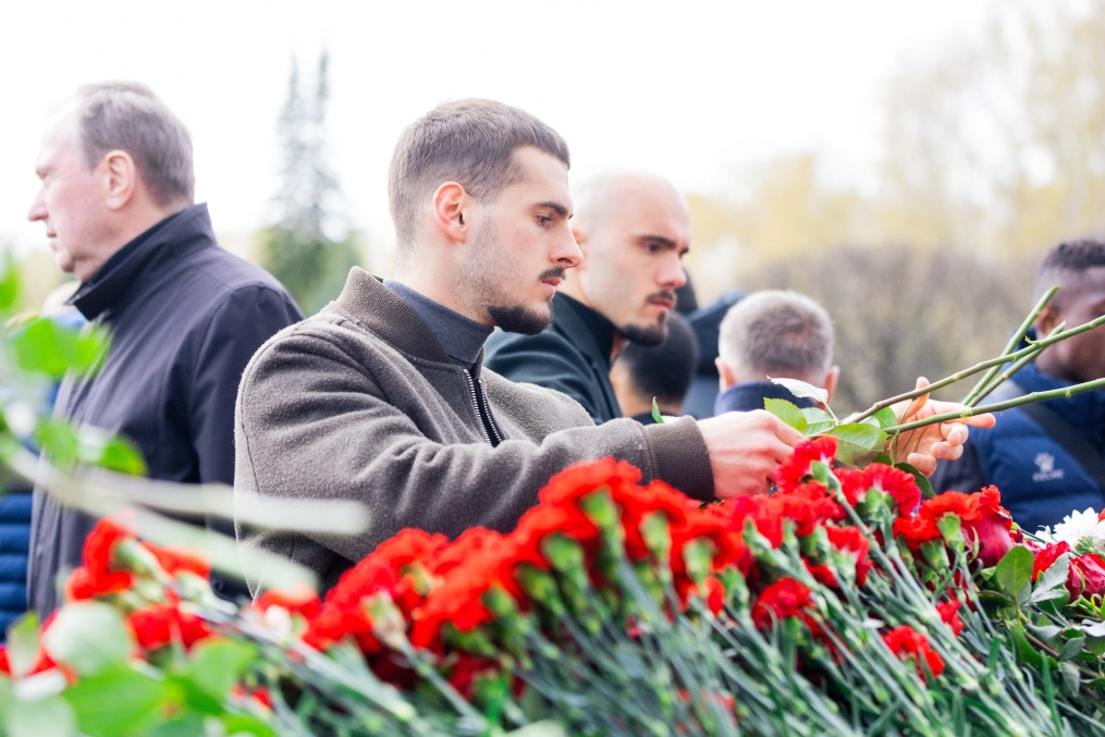 Торжественное возложение цветов на Пискаревском мемориальном кладбище в честь 80-летия Великой Победы