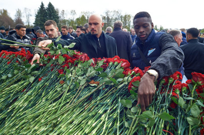 Торжественное возложение цветов на Пискаревском мемориальном кладбище в честь 80-летия Великой Победы