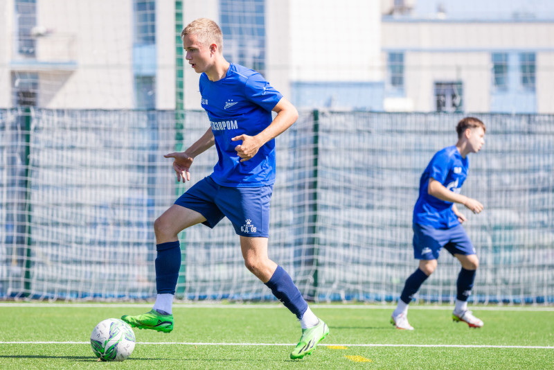 Тренировка юношеской команды «Зенит» U-18перед матчем с СШОР «Зенит» U-18