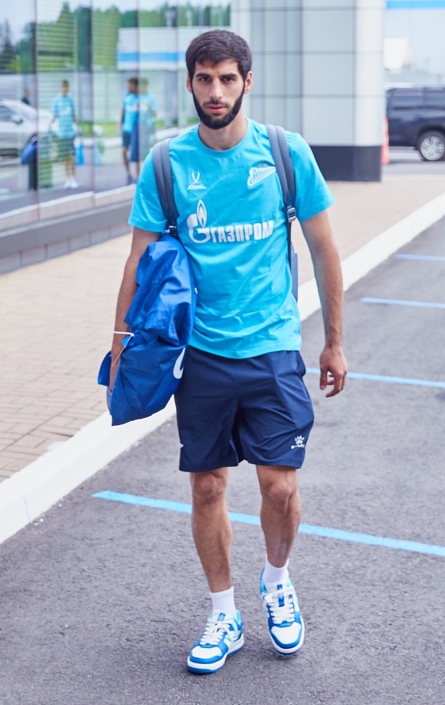 Вылет команды в Грозный на матч с «Ахматом»