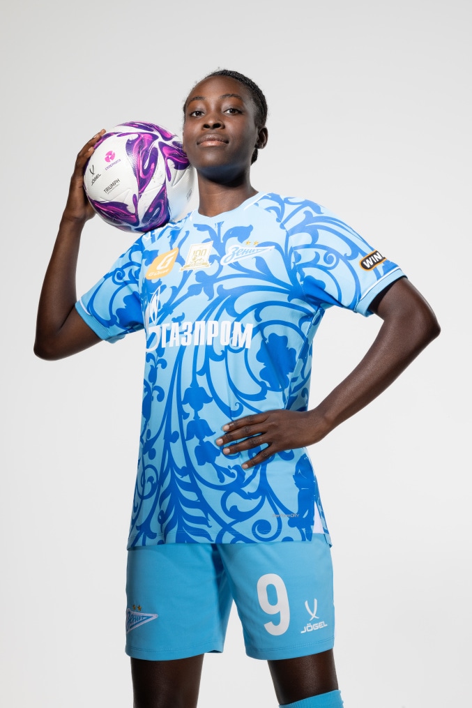 Фотосессия основного состава женского футбольного клуба «Зенит» сезона 2025/2026 (Jogel).