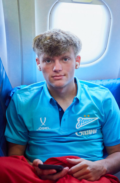 Вылет команды в Оренбург на матч с «Оренбургом»