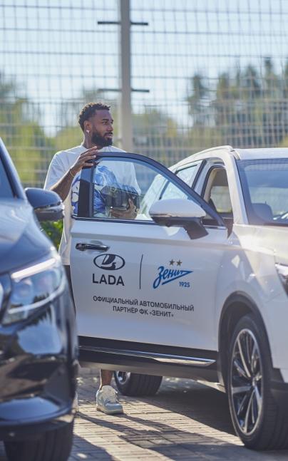 «Зенит. Стиль»: приезд игроков на тренировку перед матчем с «Балтикой»