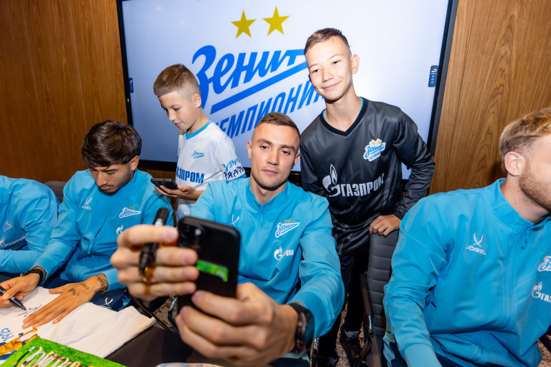 Автограф-сессия для детей из школ «Зенит-Чемпионика» в Казани