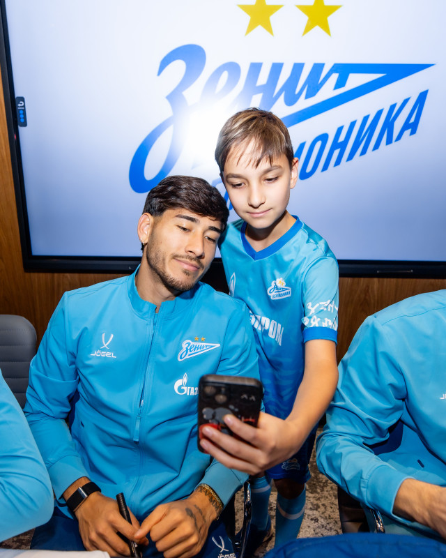 Автограф-сессия для детей из школ «Зенит-Чемпионика» в Казани