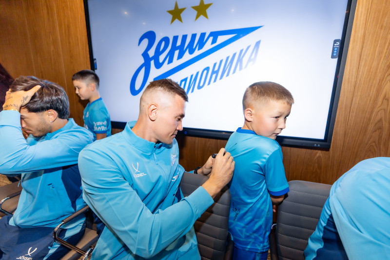 Автограф-сессия для детей из школ «Зенит-Чемпионика» в Казани