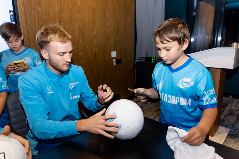 Автограф-сессия для детей из школ «Зенит-Чемпионика» в Казани