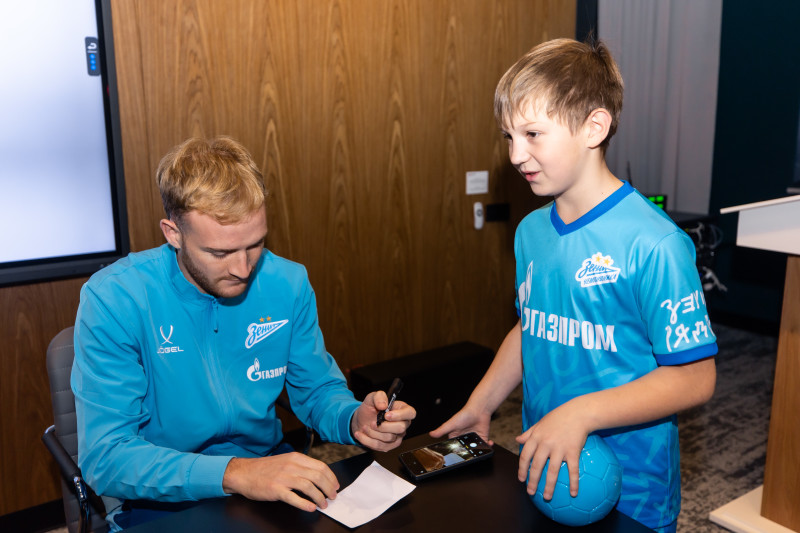 Автограф-сессия для детей из школ «Зенит-Чемпионика» в Казани