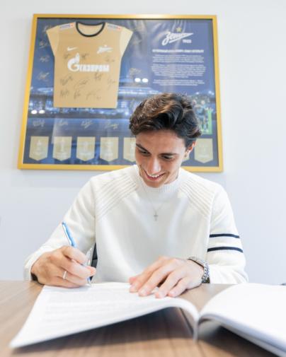 «Зенит» продлил соглашение с Густаво Мантуаном