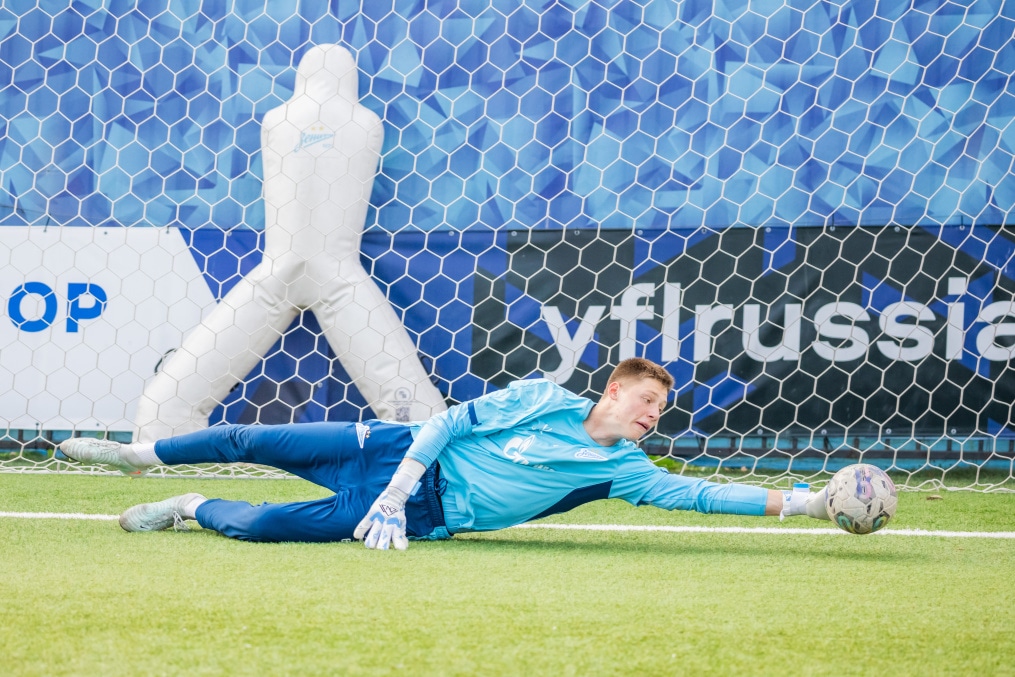 Тренировка «Зенита»-м перед товарищеским матчем «Зенит»-м — СШОР «Зенит»-м