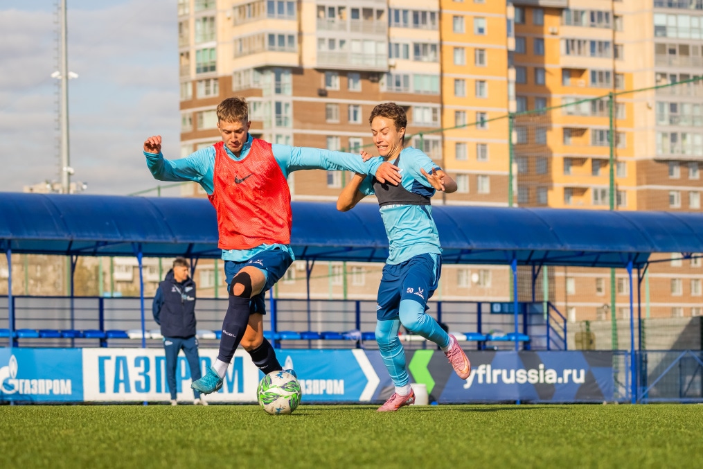 Тренировка «Зенита»-м перед товарищеским матчем «Зенит»-м — СШОР «Зенит»-м