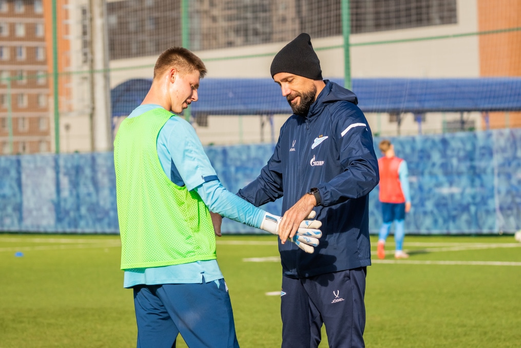 Тренировка «Зенита»-м перед товарищеским матчем «Зенит»-м — СШОР «Зенит»-м