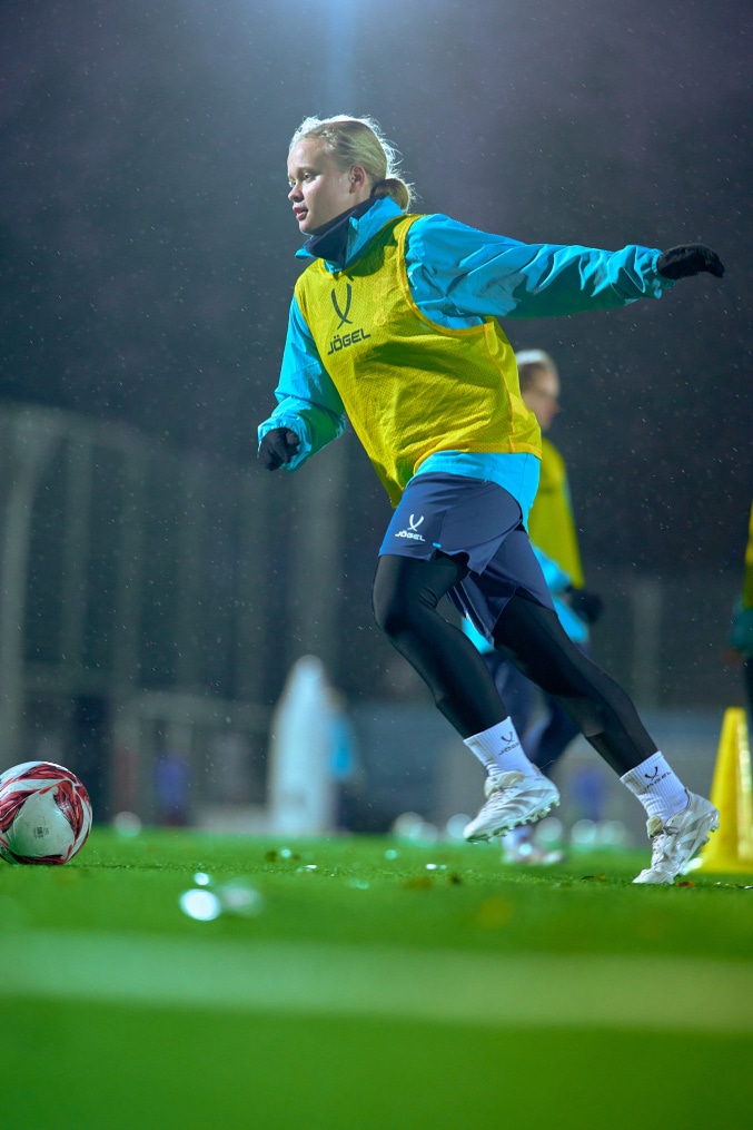 Тренировка женской молодежной команды перед матчем с «Чертаново»-м